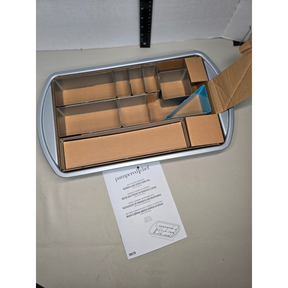 Pampered Chef NUMBERS AND LETTERS CAKE PAN #100279 Retired New